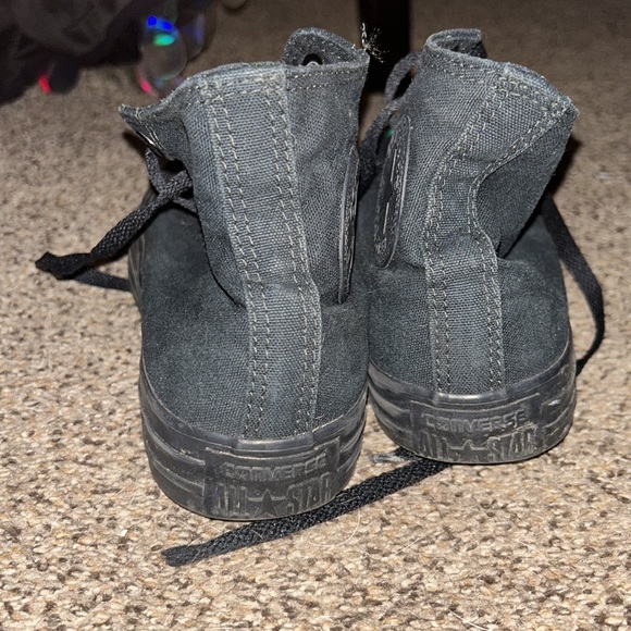 Black Converse Size 7 - Picture 3 of 4